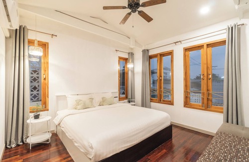 Wua Lai Hotel | Sherva101 Home and Hostel