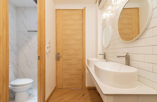 Wua Lai Hotel | Sherva101 Home and Hostel