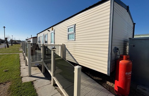 Chapel Saint Leonards Apartamento | Sherwood 307 - Golden Palm, ramped veranda, central heating, bed linen, WiFi - Meadow Lakes Caravan & Lodge Hire
