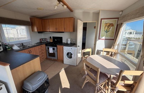 Chapel Saint Leonards Apartamento | Sherwood 307 - Golden Palm, ramped veranda, central heating, bed linen, WiFi - Meadow Lakes Caravan & Lodge Hire