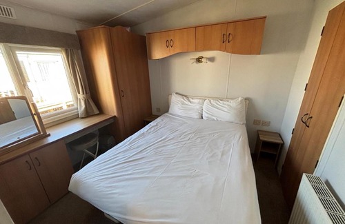 Chapel Saint Leonards Apartamento | Sherwood 307 - Golden Palm, ramped veranda, central heating, bed linen, WiFi - Meadow Lakes Caravan & Lodge Hire
