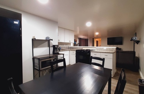 Running Springs Hotel | Sherwood Arms Motel