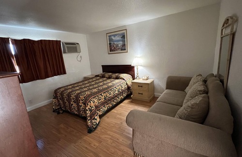 Palmdale Hotel | Sherwood Motel