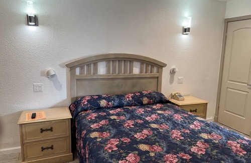 Palmdale Hotel | Sherwood Motel