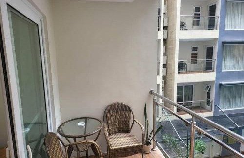 Malabanias Apartamento | Sheryll Escapes - 218 La Grande, modern studio with hotel amenities!