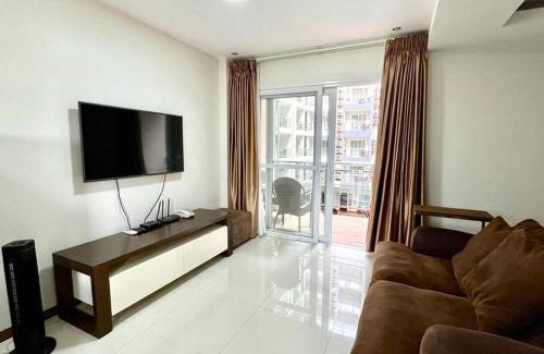 Malabanias Apartamento | Sheryll Escapes - 218 La Grande, modern studio with hotel amenities!