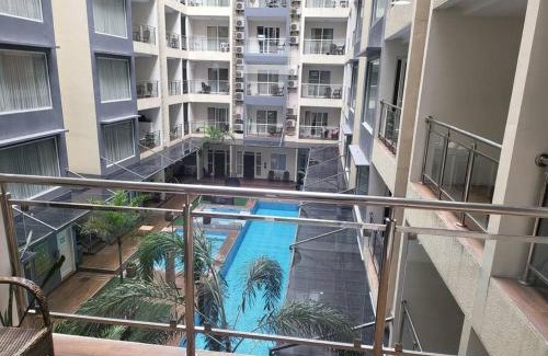 Malabanias Apartamento | Sheryll Escapes - 218 La Grande, modern studio with hotel amenities!