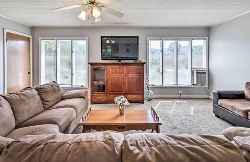 Cambra Apartamento | Shickshinny Apt w/ Yard ~ 9 Mi to State Park!