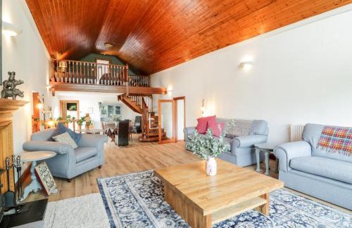 Falkirk Casa | Shieldhill Farm House