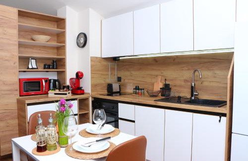 Burgas Center Apartamento | Shik & Chic in the Heart of Burgas # 5min from beach # New