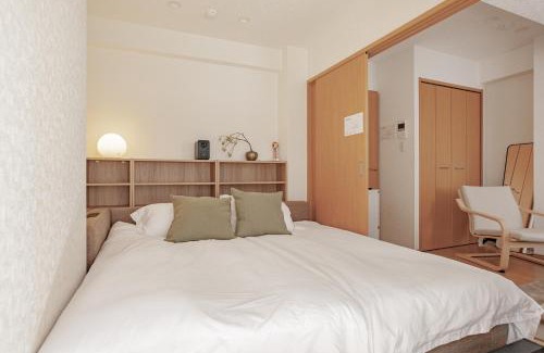 Chinatown Apartamento | SHIKA HOME 横浜中華街-高級ファミリーカップル向けワイドキングベットホームシアター駅徒歩4分 長期滞在者向け定期清掃サービス Luxury Family CoupleRoom with Home Theater 2m Large Bed 4min to Station