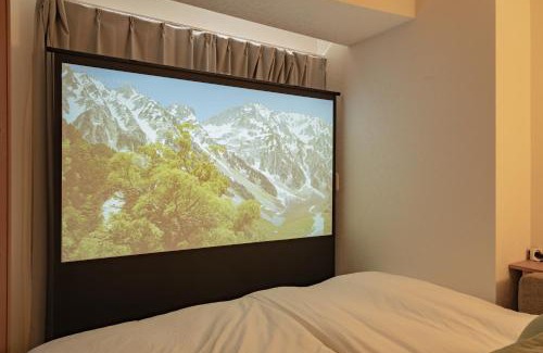 Chinatown Apartamento | SHIKA HOME 横浜中華街-高級ファミリーカップル向けワイドキングベットホームシアター駅徒歩4分 長期滞在者向け定期清掃サービス Luxury Family CoupleRoom with Home Theater 2m Large Bed 4min to Station