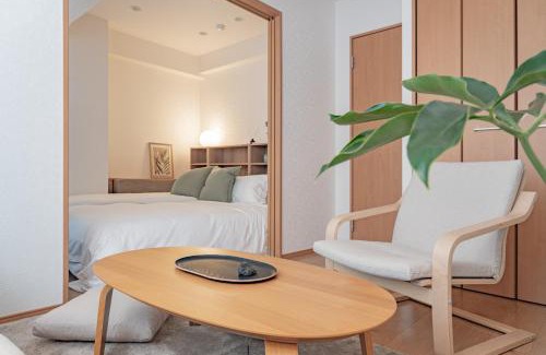 Chinatown Apartamento | SHIKA HOME 横浜中華街-高級ファミリーカップル向けワイドキングベットホームシアター駅徒歩4分 長期滞在者向け定期清掃サービス Luxury Family CoupleRoom with Home Theater 2m Large Bed 4min to Station