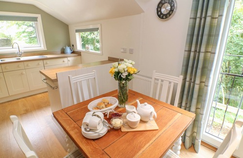 Sticklepath Cabaña | SHILSTONE LODGE, pet friendly, character holiday cottage in Chagford