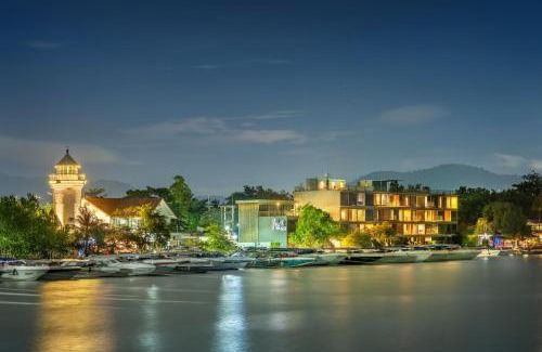 Chalong Hotel | SHIN Arch39 Phuket Beach Front - SHA Plus