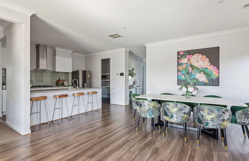 Point Cook Casa | SHINE Point Cook Elegant Home Sweet Home