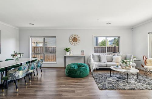 Point Cook Casa | Shine Point Cook - Elegant Home Sweet Home