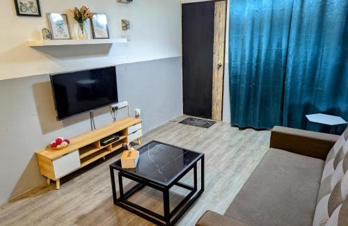 Taman Kota Masai Casa | Shines GuestHouse 3Br with Outdoor Chilling