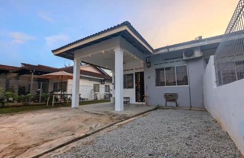 Taman Kota Masai Casa | Shines GuestHouse 3Br with Outdoor Chilling