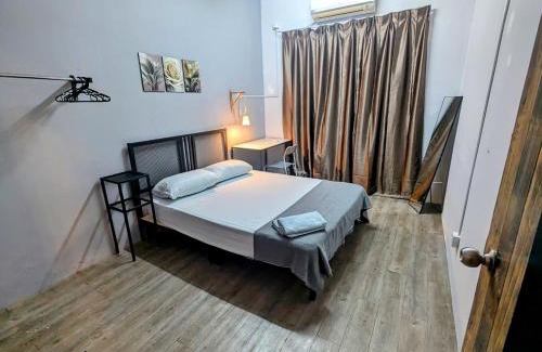 Taman Kota Masai Casa | Shines GuestHouse 3Br with Outdoor Chilling