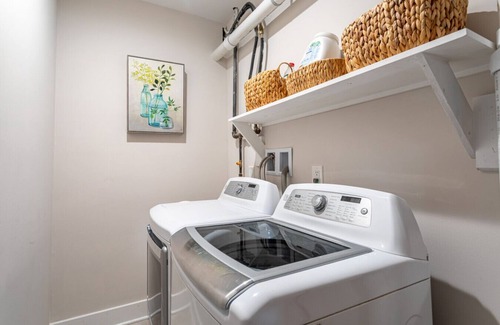 Sparrow Bush Apartamento | Modern Home w/ Creek Views near the Delaware River