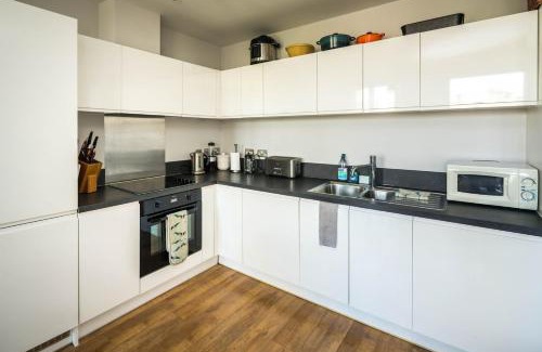 Notting Dale Apartamento | Shiny & Comfy stay with Underground links nearby!
