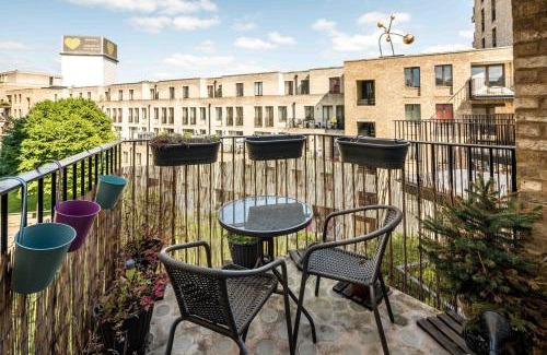 Notting Dale Apartamento | Shiny & Comfy stay with Underground links nearby!