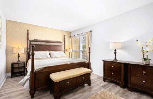 Gulf Gate Estates Apartamento | Shiny oasis with lake view