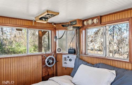 Uncertain Casa | Ship With Upper Deck & Kayaks & Canoes