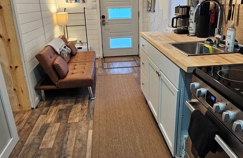 Lexington Cabina | Shipping Container Cabin - The Tuck