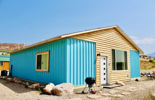 Moab South Valley Cabina | Shipping Container Home || Sleeps 18!