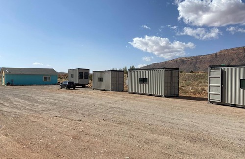 Moab South Valley Cabina | Shipping Container Home || Sleeps 18!