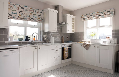 Omagh Casa | SHIRLEY'S HOUSE, pet friendly, with open fire in Omagh