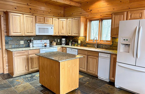 Clarkridge Casa | Shoals River Cabin- private boat dock, walk-in fishing access, sleeps 12