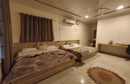 Faizabad Otro | Shobhayan inn, airport railway station pickup free