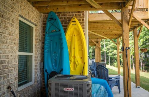 Lake Oconee Casa | Shoo Fly at Lake Oconee - Lakefront, Kayaks, Games