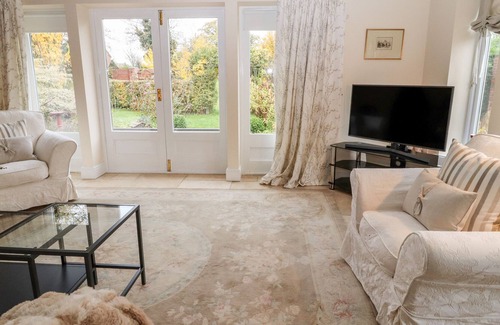 Cardeston Cabaña | Shoothill Lodge, FORD, SHROPSHIRE