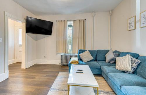 Stroudsburg Casa | Shop and Dine Central Stroudsburg Townhome!