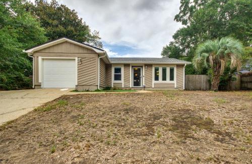 Northeast Pensacola Casa | Shop, Dine and Visit UWF Pensacola Home with Yard!