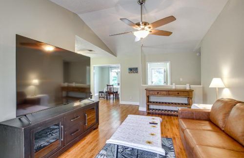 Northeast Pensacola Casa | Shop, Dine and Visit UWF Pensacola Home with Yard!