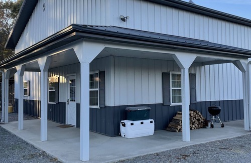 Grayridge Casa | Shop House located 8 miles from Otter Slough Conservation Area
