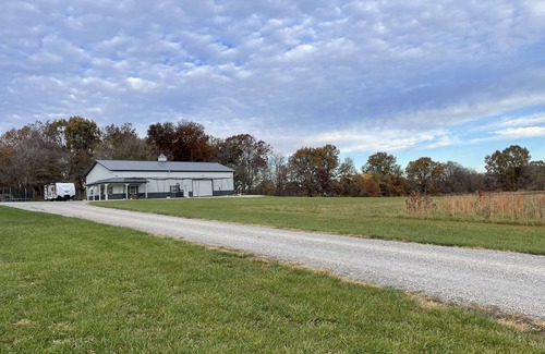 Grayridge Casa | Shop House located 8 miles from Otter Slough Conservation Area
