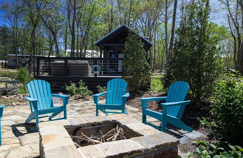 Tracy City Cabina | Shore Beats Work at The Retreat at Water's Edge