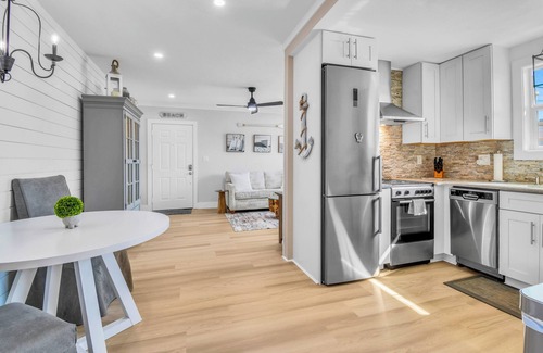 Capri Isle Condominio | ~Shore Thing~ Coastal Exquisite Waterfront Condo