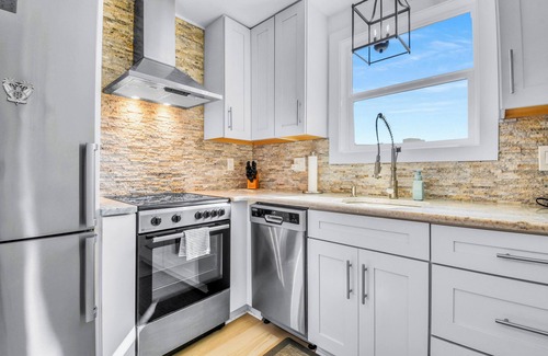 Capri Isle Condominio | ~Shore Thing~ Coastal Exquisite Waterfront Condo