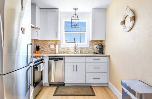 Capri Isle Condominio | ~Shore Thing~ Coastal Exquisite Waterfront Condo