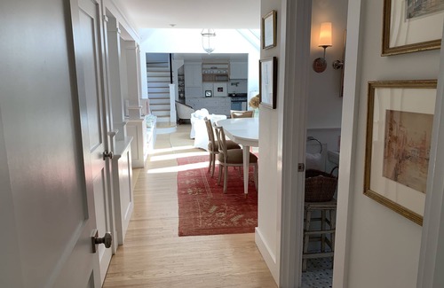 Jamestown Casa | Shoreby Hill - Cabo espacioso recientemente renovado