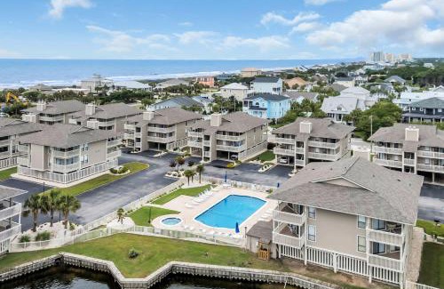 Cherry Grove Beach Casa | Shorehaven Lakefront & Steps to Beach w Pool and Grill