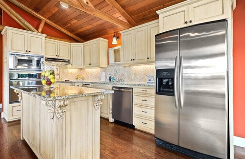Springdale Casa | Shoreline Cottage - Direct Lake Access