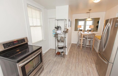Northeast Virginia Beach Casa | Shoreline Cottage - Oceanfront - North End VB